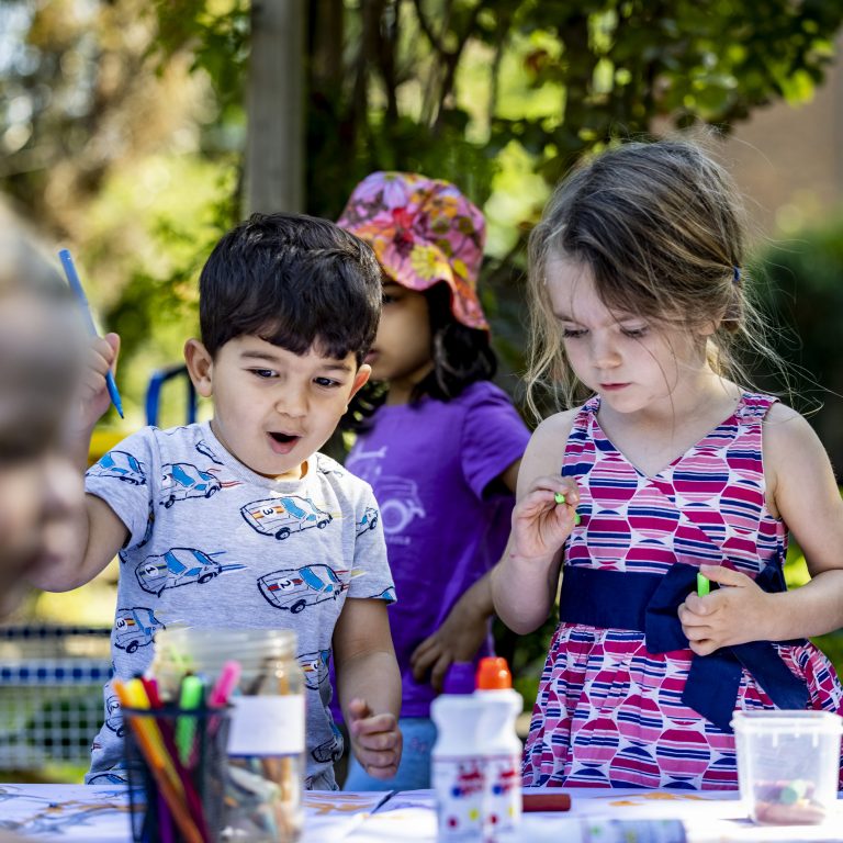 2 kids playing arts and crafts